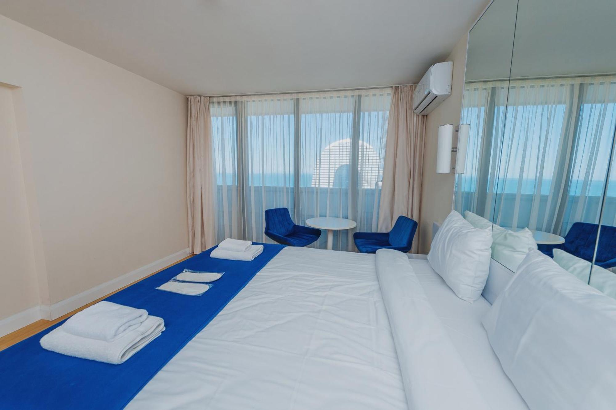 Orbi City Luxury Towers Aparthotel Batumi Exterior foto